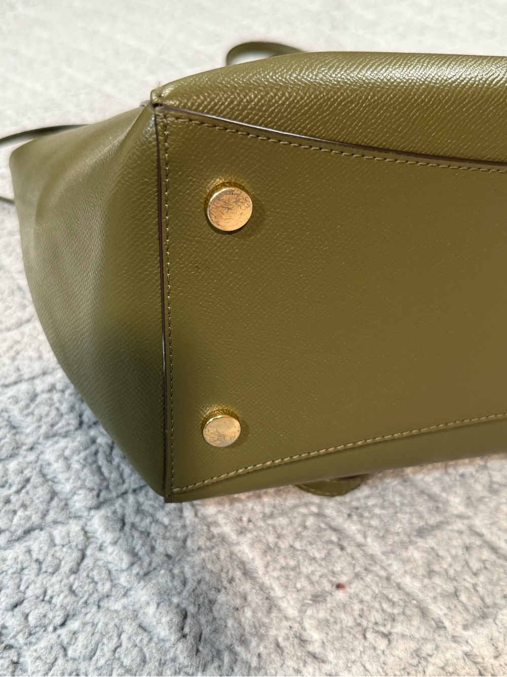 ✨ PRICE DROP ✨ Michael Kors Medium Voyager Leather Tote - olive green - Picture 6 of 15